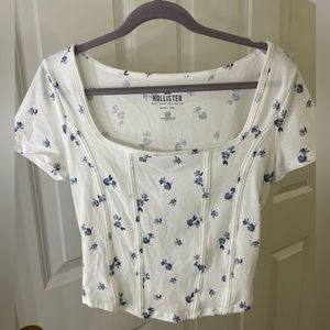 Hollister white and blue floral tee